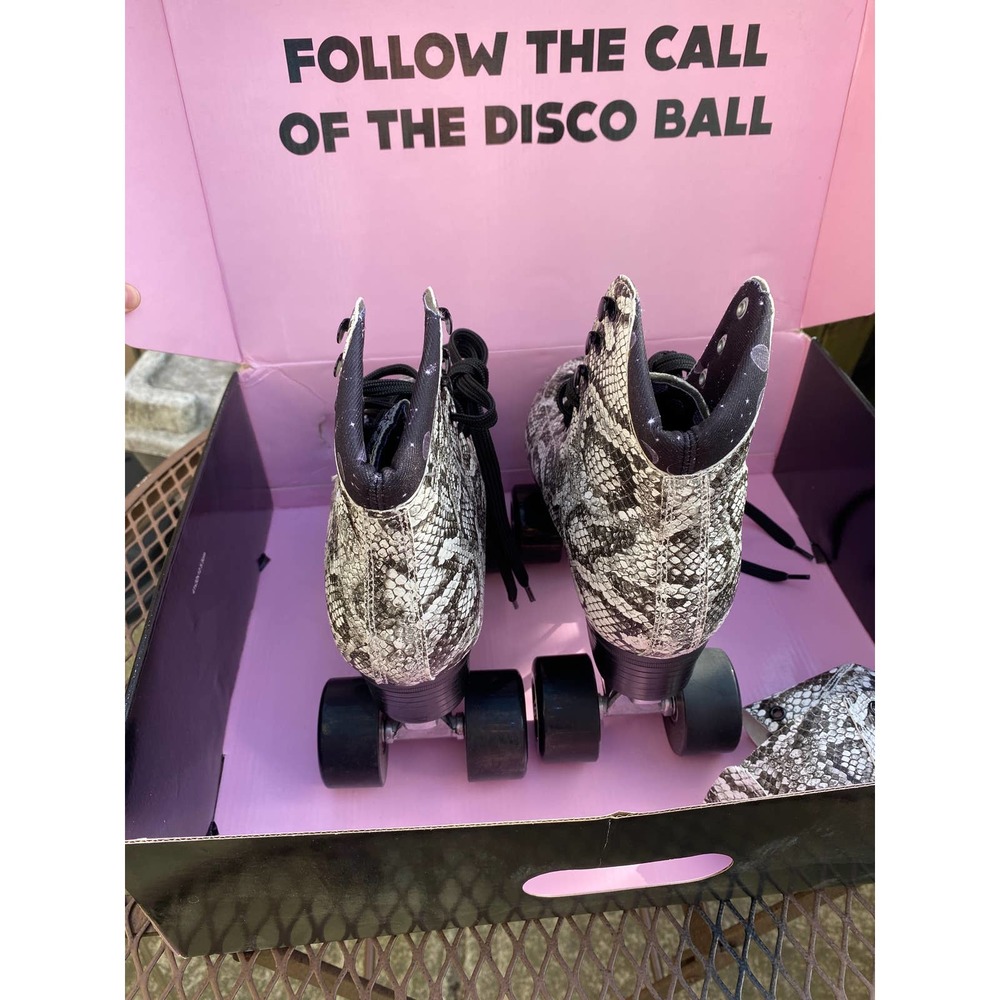 SOLD Moonlight Roller Charmer Skates Black & White Faux Snakeskin Leather SIZE 7 - Picture 10 of 16